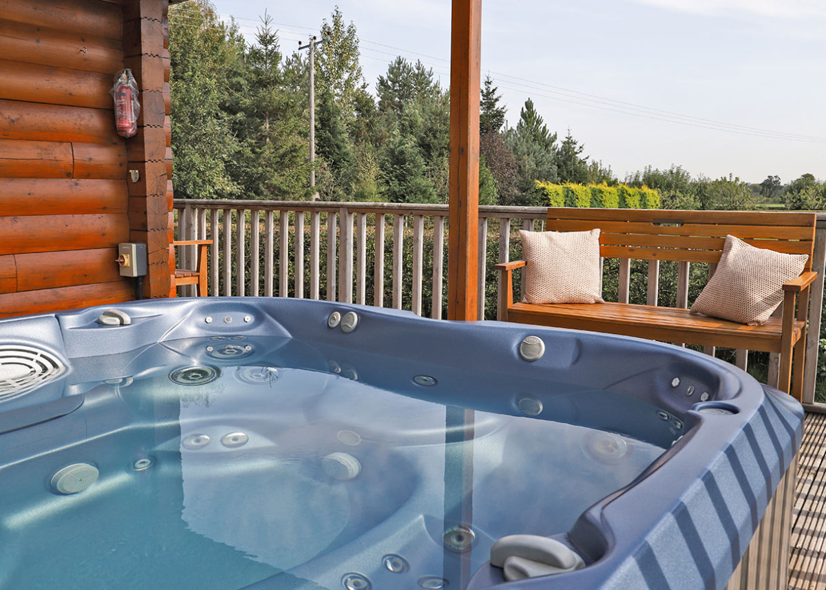 Lodges With Hot Tubs Near Rocester